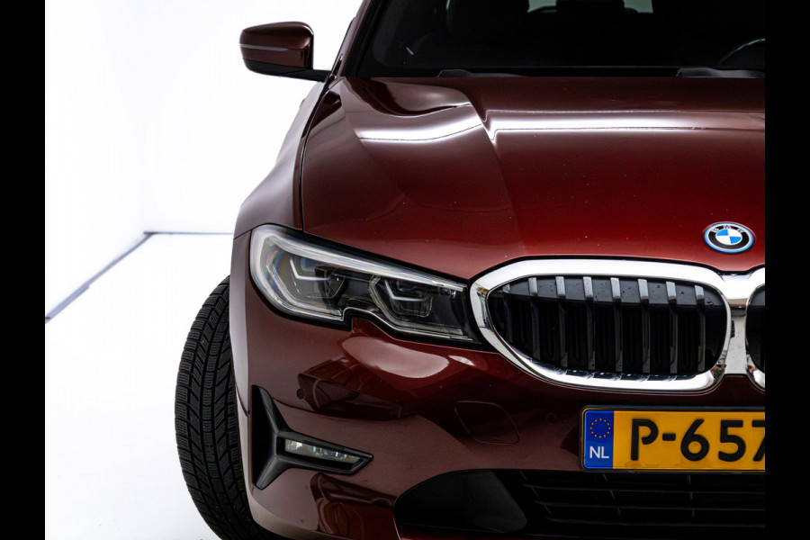 BMW 3 Serie Touring 320e Business Edition Plus | Camera | PDC V+A | Elec. achterklep | Cruise | Navigatie pro | Afn.Trekhaak Apple carplay/Android auto, Lederen bekleding, 18"LMV
