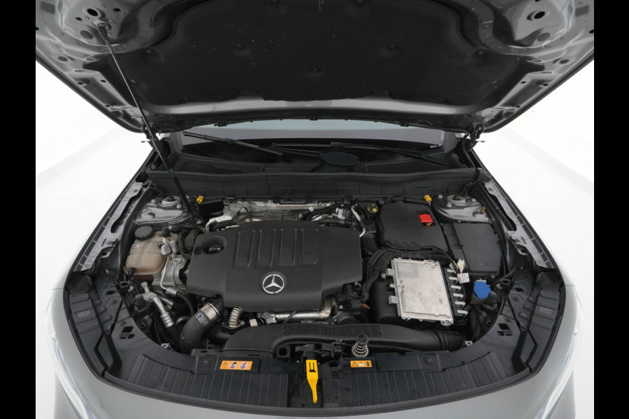 Mercedes-Benz Glb 180 d Premium Plus (INCL. BTW) Aut. *TOWBAR | LEATHER-MICROFIBRE | FULL-LED | AMBIENTLIGHT | WIDE-COCKPIT | HEATED-SPORTSEATS | KEYLESS | NAVI-FULLMAP | ECC | SHIFTPADDLES | PDC | CRUISE | 190''ALU*