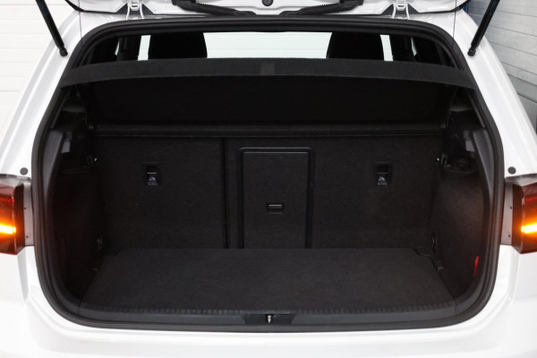 Volkswagen Golf 2.0 TSI GTI TCR 290+PK LED/VIRTUAL/PANO/ALCANTARA+S.VERWARMING/LMV 19'/CAM/DYNAUDIO/LINE/ACC/ECC/12 MDN GARANTIE!
