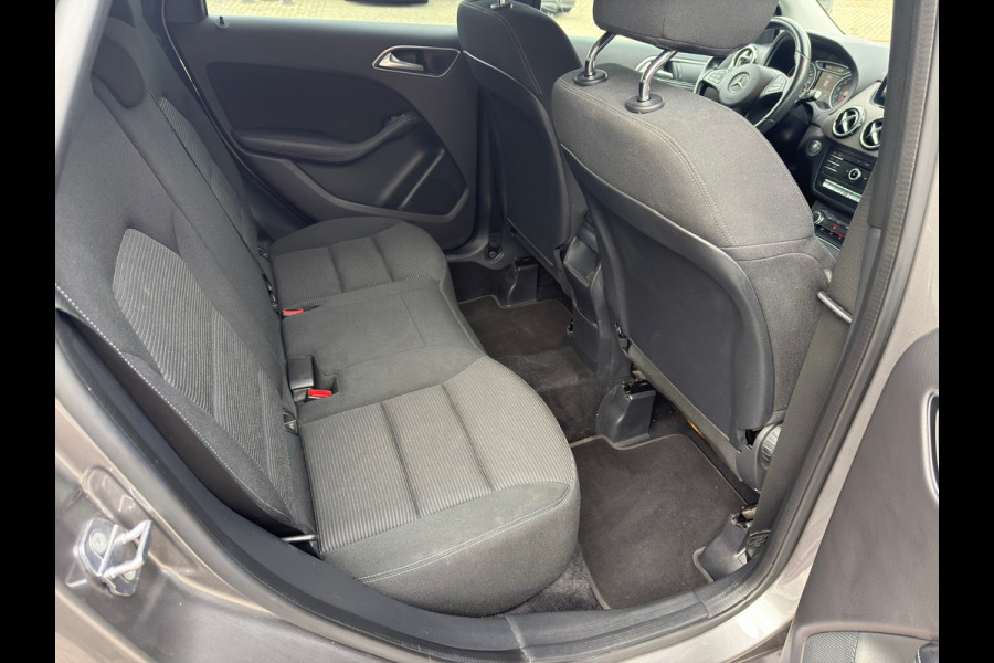 Mercedes-Benz B-Klasse 180 Ambition l Airco l LED l Navi l Volledig Dealer Onderhouden l