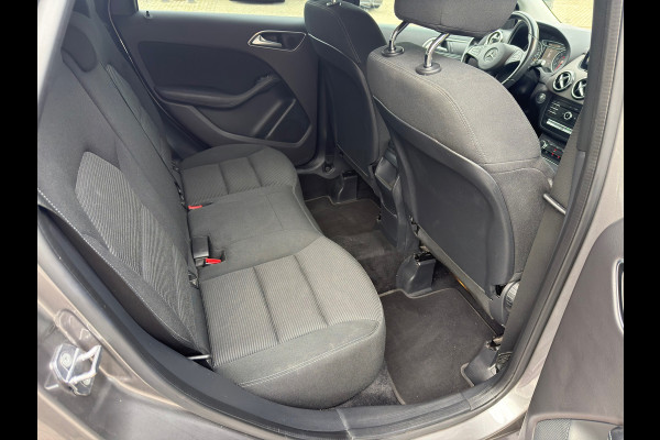 Mercedes-Benz B-Klasse 180 Ambition l Airco l LED l Navi l Volledig Dealer Onderhouden l