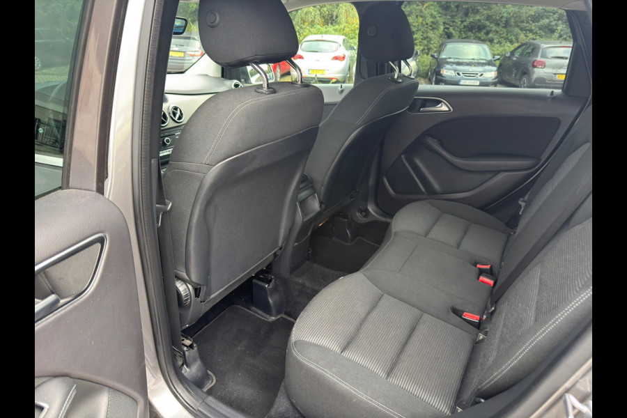 Mercedes-Benz B-Klasse 180 Ambition l Airco l LED l Navi l Volledig Dealer Onderhouden l