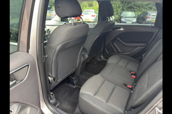 Mercedes-Benz B-Klasse 180 Ambition l Airco l LED l Navi l Volledig Dealer Onderhouden l