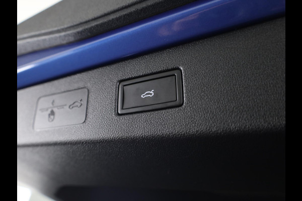 Volkswagen T-Roc 1.5 eTSI R-Line 150 PK DSG | Navigatie | Parkeercamera | Matrix LED Koplampen | Keyless entry | elektrisch achterklep |