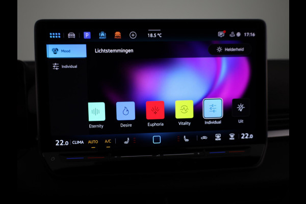 Volkswagen T-Roc 1.5 eTSI R-Line 150 PK DSG | Navigatie | Parkeercamera | Matrix LED Koplampen | Keyless entry | elektrisch achterklep |