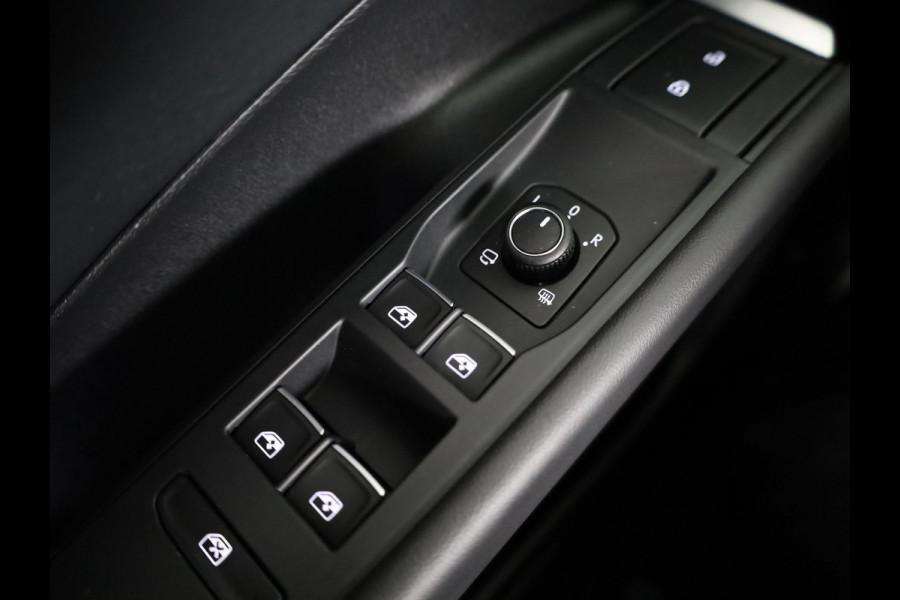 Volkswagen T-Roc 1.5 eTSI R-Line 150 PK DSG | Navigatie | Parkeercamera | Matrix LED Koplampen | Keyless entry | elektrisch achterklep |