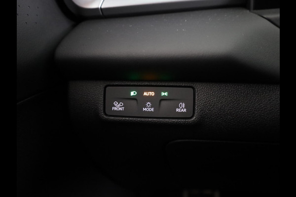 Volkswagen T-Roc 1.5 eTSI R-Line 150 PK DSG | Navigatie | Parkeercamera | Matrix LED Koplampen | Keyless entry | elektrisch achterklep |