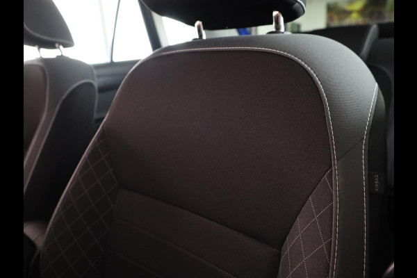 Škoda Fabia Combi 1.0 TSI Ambition 95 pk | Navigatie | Parkeersensoren (achter) | Cruise control | Autom. airco | Apple carplay / Android auto |