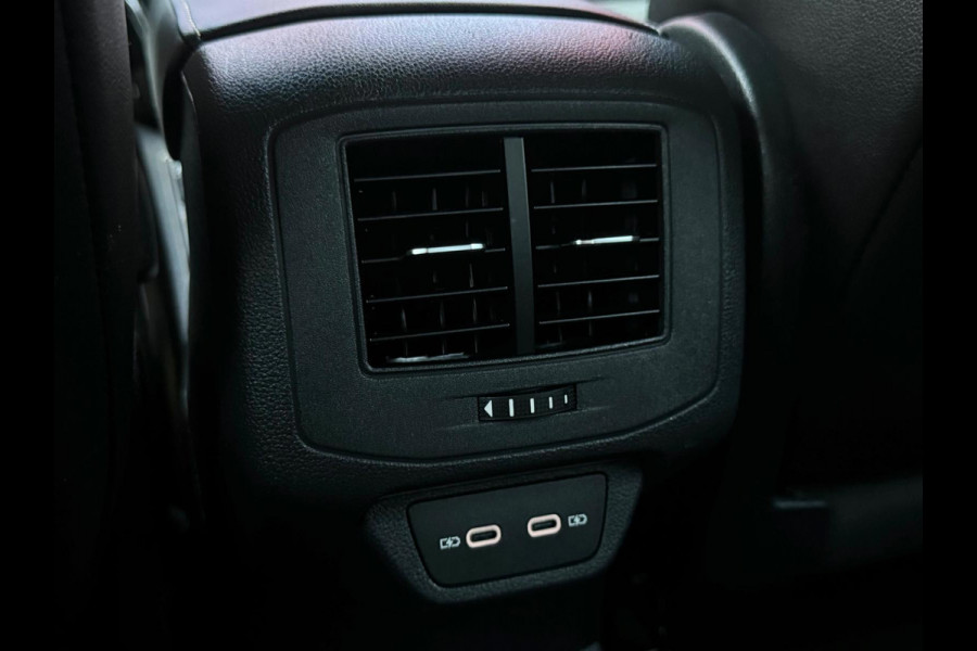 Volkswagen T-ROC 3 x R-Line DSG-7 | IQ-Lights | Camera | Parksens | Carplay | Keyless | 1.5 TSI R-Line