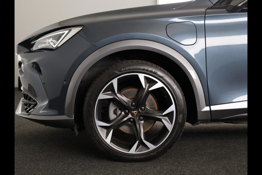 CUPRA Formentor 1.4 TSI e-Hybrid e-Hybrid Business 204 pk Automaat| Navigatie | Trekhaak (uitklapbaar) | Parkeersensoren (Park assist) | Achteruitrijcamera | Stoelverwarming |