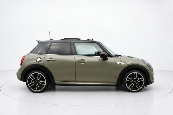 MINI 5-deurs 2.0 Cooper S JCW PAKKET PANO SFEER CAMERA NAP
