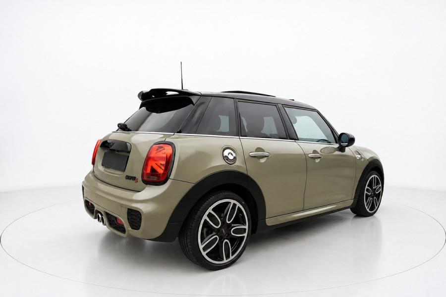 MINI 5-deurs 2.0 Cooper S JCW PAKKET PANO SFEER CAMERA NAP