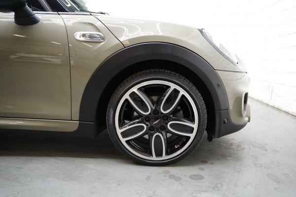 MINI 5-deurs 2.0 Cooper S JCW PAKKET PANO SFEER CAMERA NAP