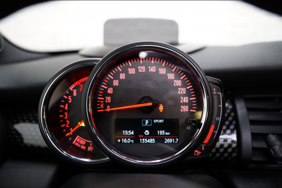 MINI 5-deurs 2.0 Cooper S JCW PAKKET PANO SFEER CAMERA NAP