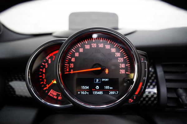 MINI 5-deurs 2.0 Cooper S JCW PAKKET PANO SFEER CAMERA NAP