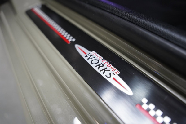MINI 5-deurs 2.0 Cooper S JCW PAKKET PANO SFEER CAMERA NAP