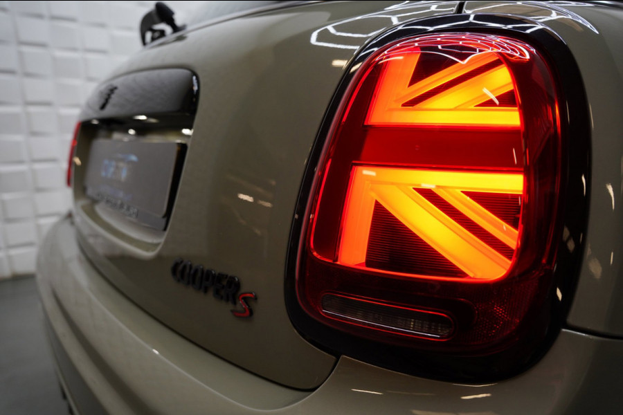 MINI 5-deurs 2.0 Cooper S JCW PAKKET PANO SFEER CAMERA NAP