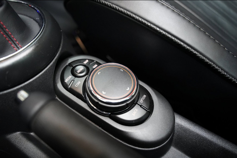 MINI 5-deurs 2.0 Cooper S JCW PAKKET PANO SFEER CAMERA NAP