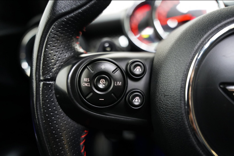 MINI 5-deurs 2.0 Cooper S JCW PAKKET PANO SFEER CAMERA NAP