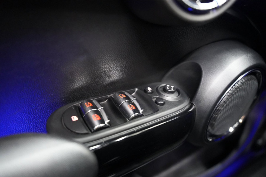 MINI 5-deurs 2.0 Cooper S JCW PAKKET PANO SFEER CAMERA NAP