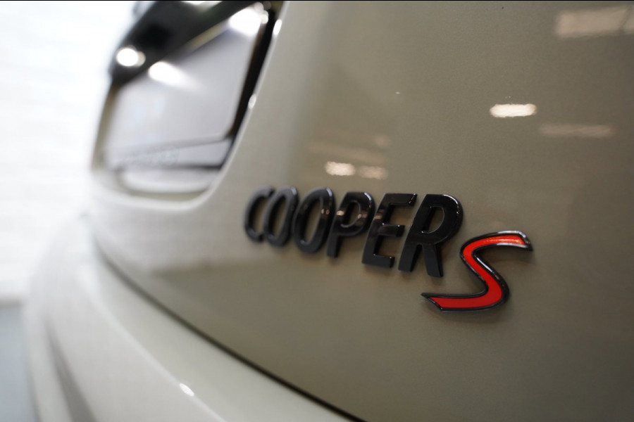 MINI 5-deurs 2.0 Cooper S JCW PAKKET PANO SFEER CAMERA NAP
