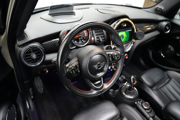 MINI 5-deurs 2.0 Cooper S JCW PAKKET PANO SFEER CAMERA NAP