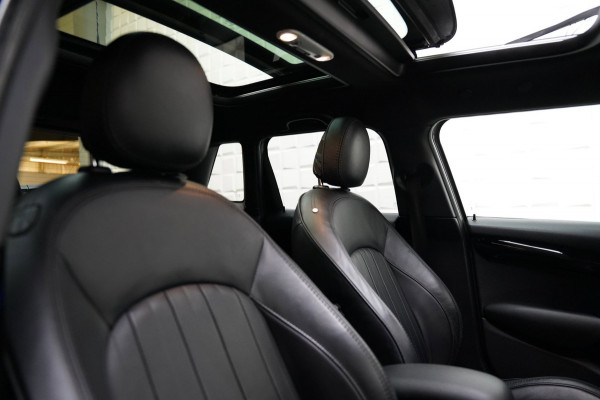 MINI 5-deurs 2.0 Cooper S JCW PAKKET PANO SFEER CAMERA NAP