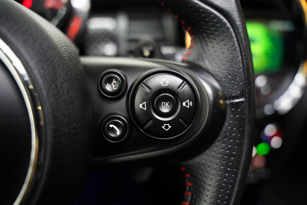 MINI 5-deurs 2.0 Cooper S JCW PAKKET PANO SFEER CAMERA NAP
