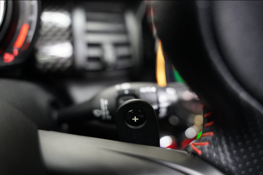MINI 5-deurs 2.0 Cooper S JCW PAKKET PANO SFEER CAMERA NAP