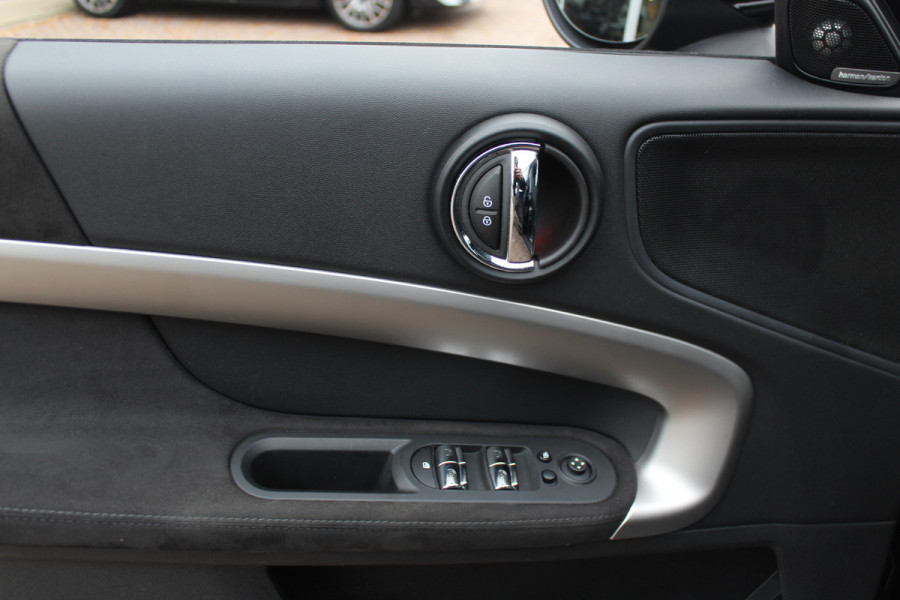 MINI Countryman 2.0 Cooper S Hammersmith / Panoramadak / Leder / Keyless / 19'' / Navigatie / Virtual Cockpit / DAB / Cruise Control