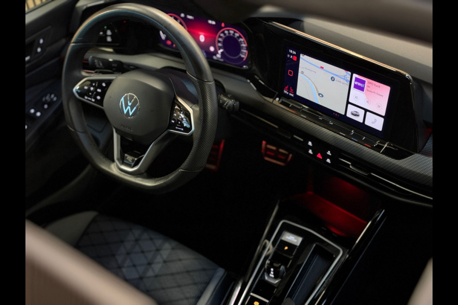 Volkswagen Golf 1.5 eTSI 3X R-Line PANO|HARMAN KARDON|IQ LIGHTS|KEYLESS|DEALER ONDERHOUDEN|NIGHTPAKKET|SFEERVERLICHTING|2024|VOL!