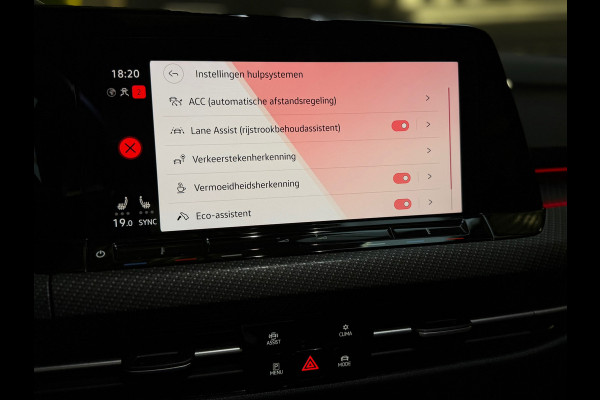 Volkswagen Golf 1.5 eTSI 3X R-Line PANO|HARMAN KARDON|IQ LIGHTS|KEYLESS|DEALER ONDERHOUDEN|NIGHTPAKKET|SFEERVERLICHTING|2024|VOL!