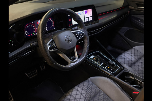 Volkswagen Golf 1.5 eTSI 3X R-Line PANO|HARMAN KARDON|IQ LIGHTS|KEYLESS|DEALER ONDERHOUDEN|NIGHTPAKKET|SFEERVERLICHTING|2024|VOL!