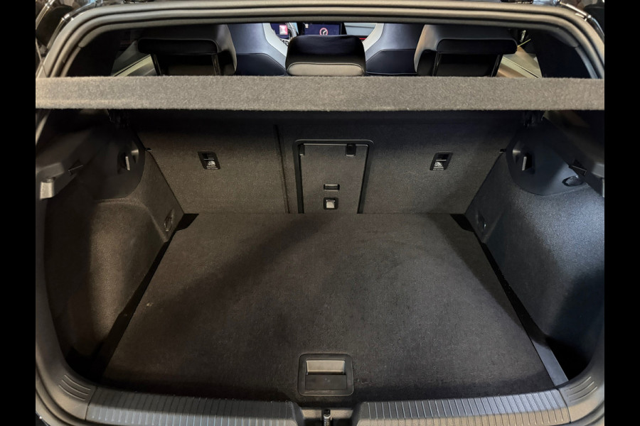 Volkswagen Golf 1.5 eTSI 3X R-Line PANO|HARMAN KARDON|IQ LIGHTS|KEYLESS|DEALER ONDERHOUDEN|NIGHTPAKKET|SFEERVERLICHTING|2024|VOL!