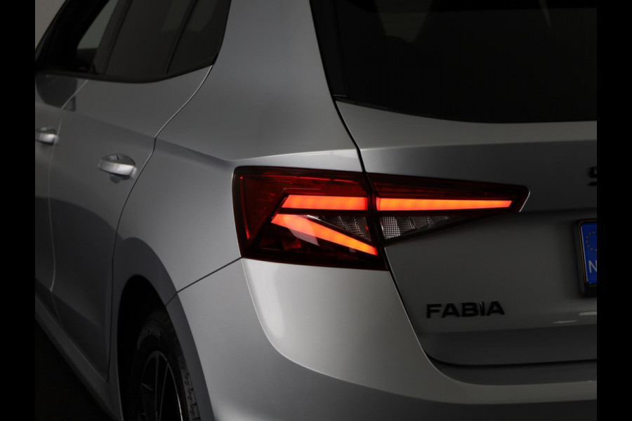 Škoda Fabia 1.0 TSI Monte Carlo 95 pk | Navigatie via App | Parkeersensoren | Achteruitrijcamera | Cruise control | Stoelverwarming | LED koplampen | Keyless | Apple carplay / Android auto |