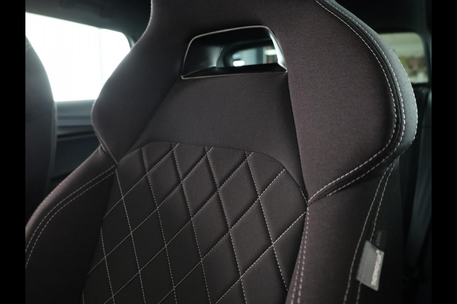 Škoda Karoq 1.5 TSI ACT Sportline Business 150 pk Automaat (DSG) | Verlengde garantie | Navigatie via App | Parkeersensoren | Achteruitrijcamera | Adaptieve cruise control | Stoelverwarming v/a | Verwarmde voorruit |
