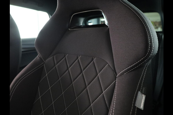 Škoda Karoq 1.5 TSI ACT Sportline Business 150 pk Automaat (DSG) | Verlengde garantie | Navigatie via App | Parkeersensoren | Achteruitrijcamera | Adaptieve cruise control | Stoelverwarming v/a | Verwarmde voorruit |