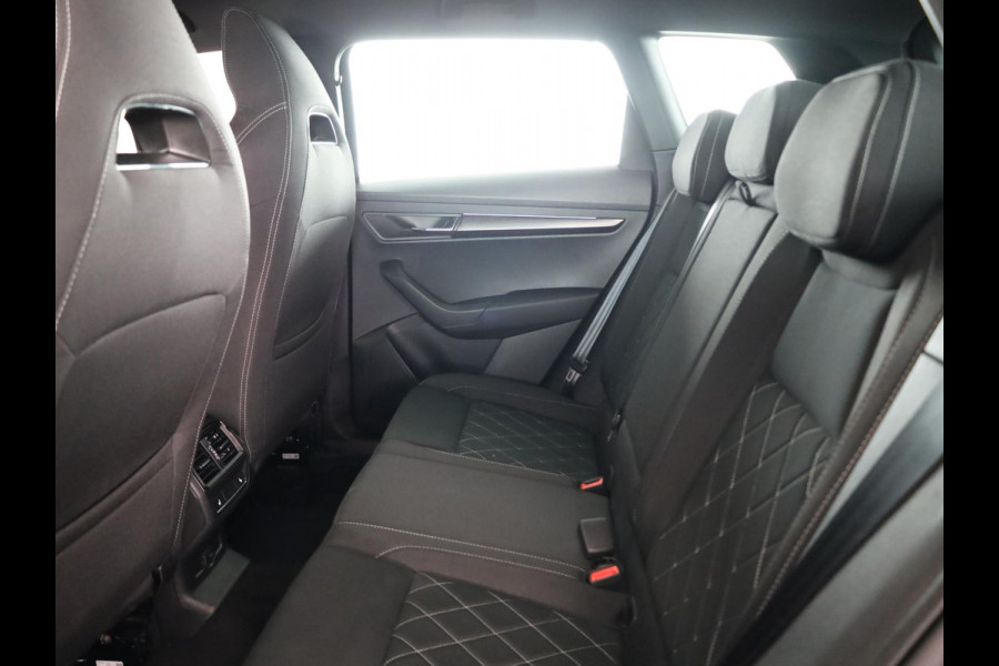 Škoda Karoq 1.5 TSI ACT Sportline Business 150 pk Automaat (DSG) | Verlengde garantie | Navigatie via App | Parkeersensoren | Achteruitrijcamera | Adaptieve cruise control | Stoelverwarming v/a | Verwarmde voorruit |