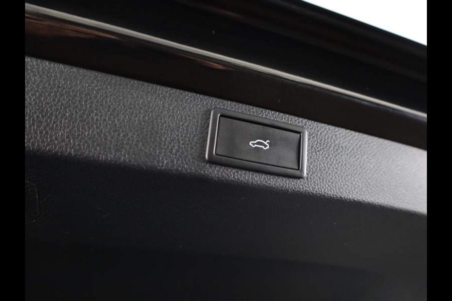 Škoda Karoq 1.5 TSI ACT Sportline Business 150 pk Automaat (DSG) | Verlengde garantie | Navigatie via App | Parkeersensoren | Achteruitrijcamera | Adaptieve cruise control | Stoelverwarming v/a | Verwarmde voorruit |
