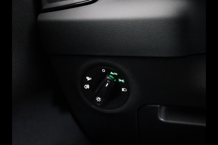 Škoda Karoq 1.5 TSI ACT Sportline Business 150 pk Automaat (DSG) | Verlengde garantie | Navigatie via App | Parkeersensoren | Achteruitrijcamera | Adaptieve cruise control | Stoelverwarming v/a | Verwarmde voorruit |