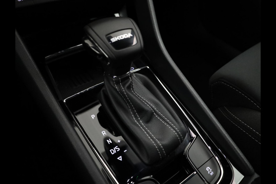 Škoda Karoq 1.5 TSI ACT Sportline Business 150 pk Automaat (DSG) | Verlengde garantie | Navigatie via App | Parkeersensoren | Achteruitrijcamera | Adaptieve cruise control | Stoelverwarming v/a | Verwarmde voorruit |