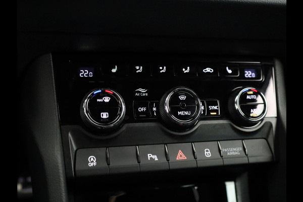 Škoda Karoq 1.5 TSI ACT Sportline Business 150 pk Automaat (DSG) | Verlengde garantie | Navigatie via App | Parkeersensoren | Achteruitrijcamera | Adaptieve cruise control | Stoelverwarming v/a | Verwarmde voorruit |