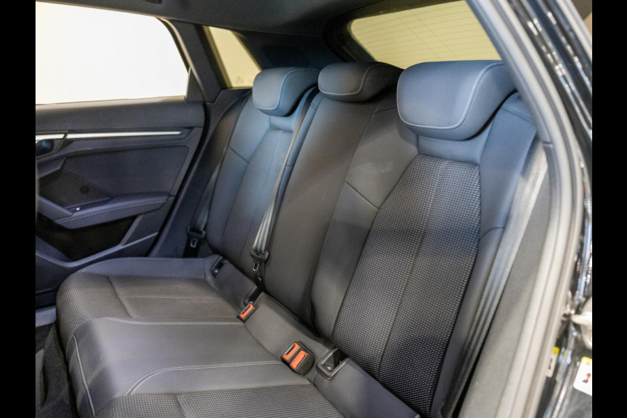 Audi A3 Sportback 30 TFSI S-Line edition / 110pk / NAP / Afgevlakt stuurwiel /