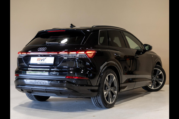Audi Q4 e-tron 40 S-Line Competition 77 kWh SOH 93% / 204pk / Achteruitrij camera / Ruitjesbekleding / Head-up display /