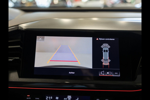 Audi Q4 e-tron 40 S-Line Competition 77 kWh SOH 93% / 204pk / Achteruitrij camera / Ruitjesbekleding / Head-up display /