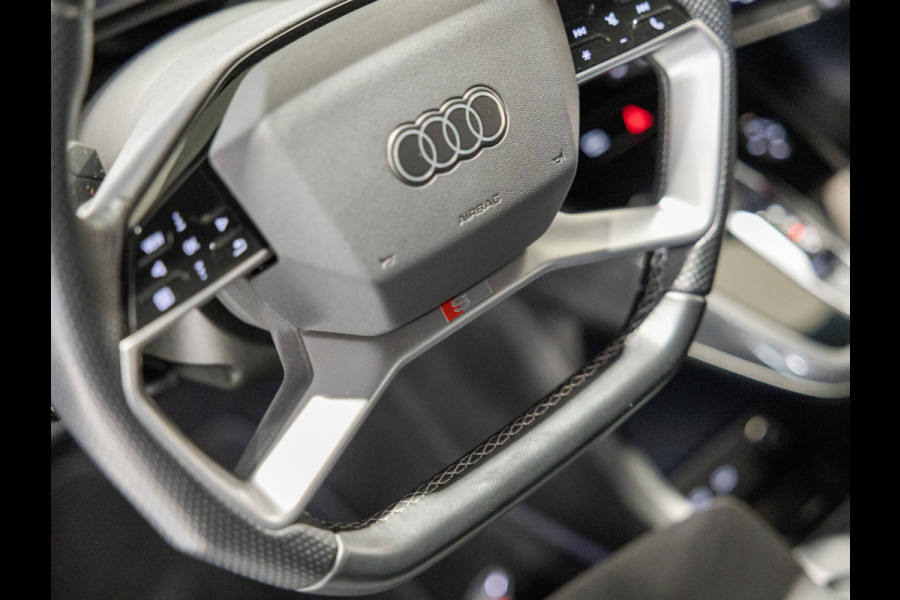Audi Q4 e-tron 40 S-Line Competition 77 kWh SOH 93% / 204pk / Achteruitrij camera / Ruitjesbekleding / Head-up display /