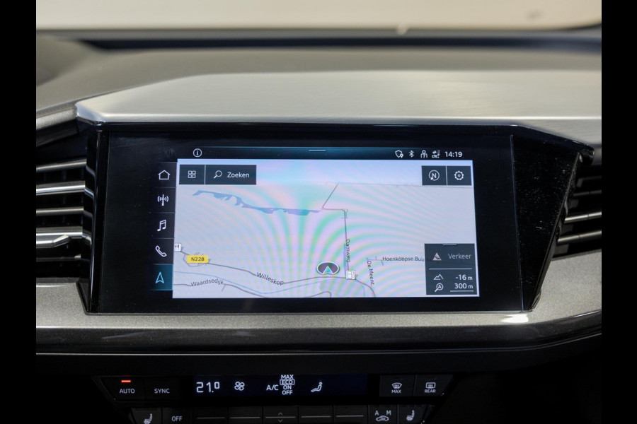 Audi Q4 e-tron 40 S-Line Competition 77 kWh SOH 93% / 204pk / Achteruitrij camera / Ruitjesbekleding / Head-up display /