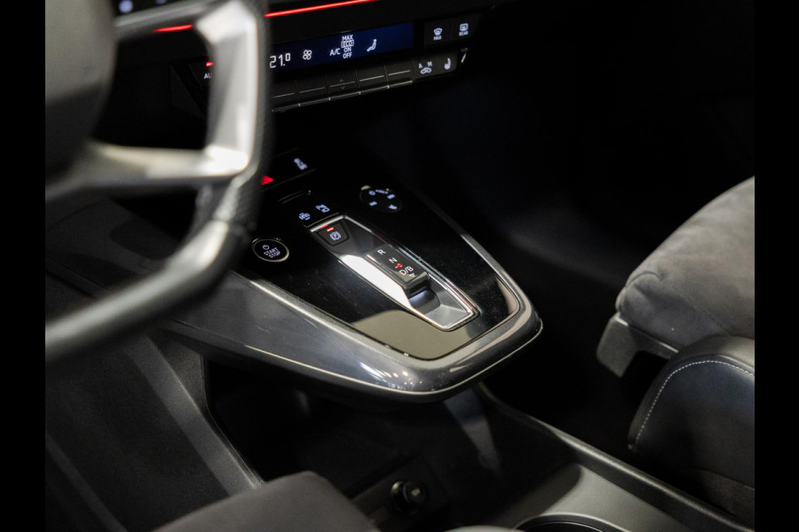 Audi Q4 e-tron 40 S-Line Competition 77 kWh SOH 93% / 204pk / Achteruitrij camera / Ruitjesbekleding / Head-up display /