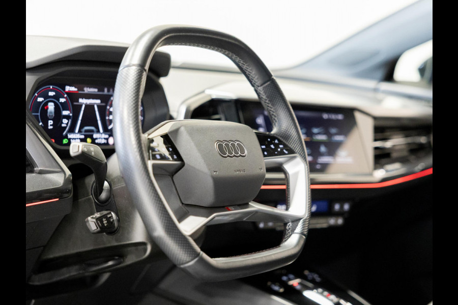 Audi Q4 e-tron 40 S-Line Competition 77 kWh SOH 93% / 204pk / Achteruitrij camera / Ruitjesbekleding / Head-up display /
