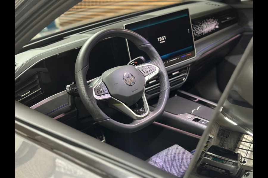 Volkswagen Passat Variant 1.5 eHybrid R-Line Black Edition | Garantie tot 2031 |272PK| Pano | Matrix | HUD | Massage | Trekhaak